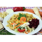 Tortelliny s tofu směsí, salát 